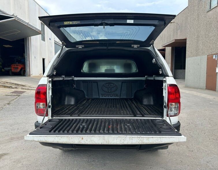 TOYOTA  HILUX DOUBLE CAB GX 4x4